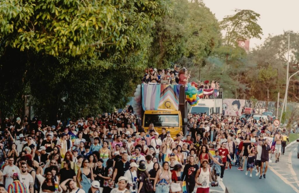 Batendo leque na cara de fascista: 5 anos da parada lgbtqia+ de Suzano