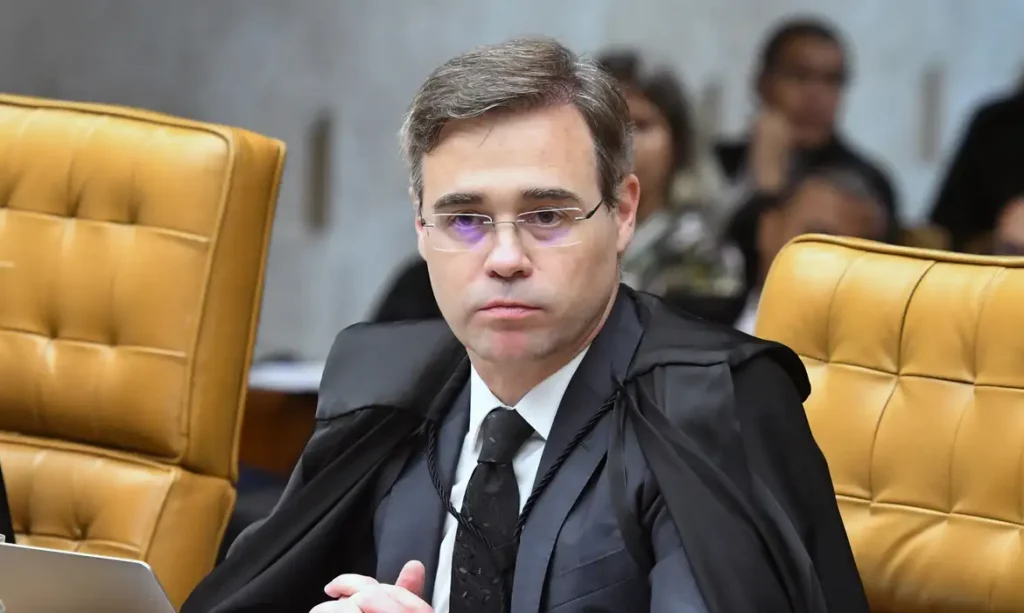 A guerra híbrida, a crise no STF e os perigos à democracia