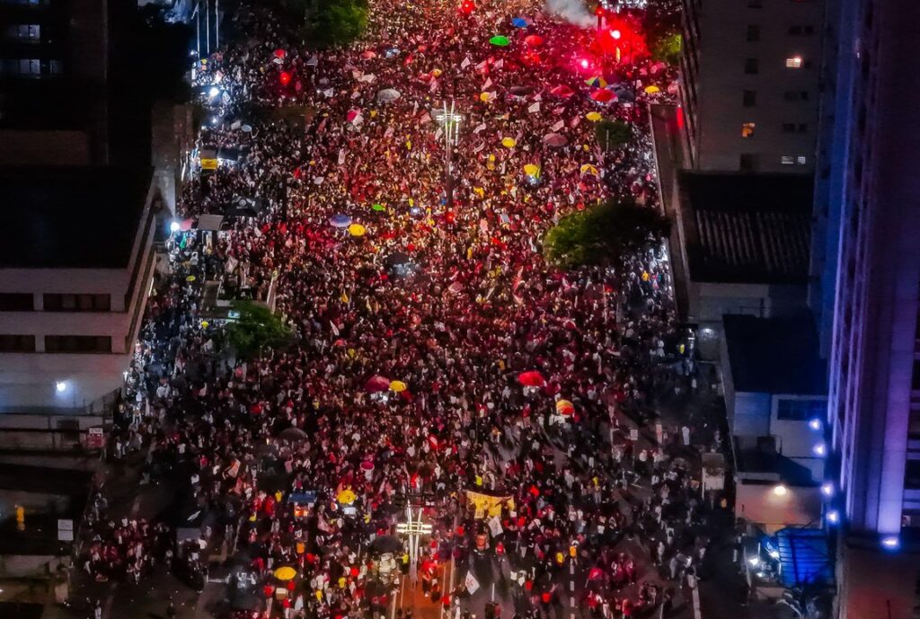 As ruas elegeram, as ruas governam